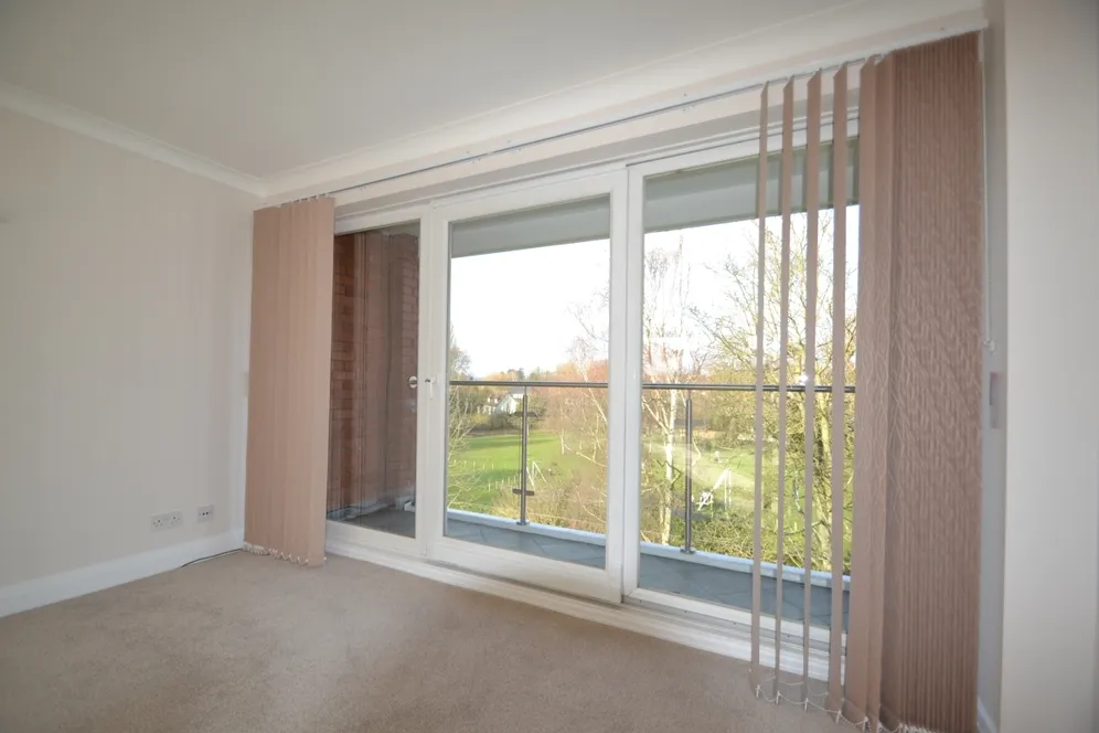 Grosvenor Drive Maidenhead SL6 photo 4