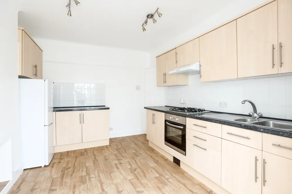 Tolworth Road Surbiton KT6 photo 6