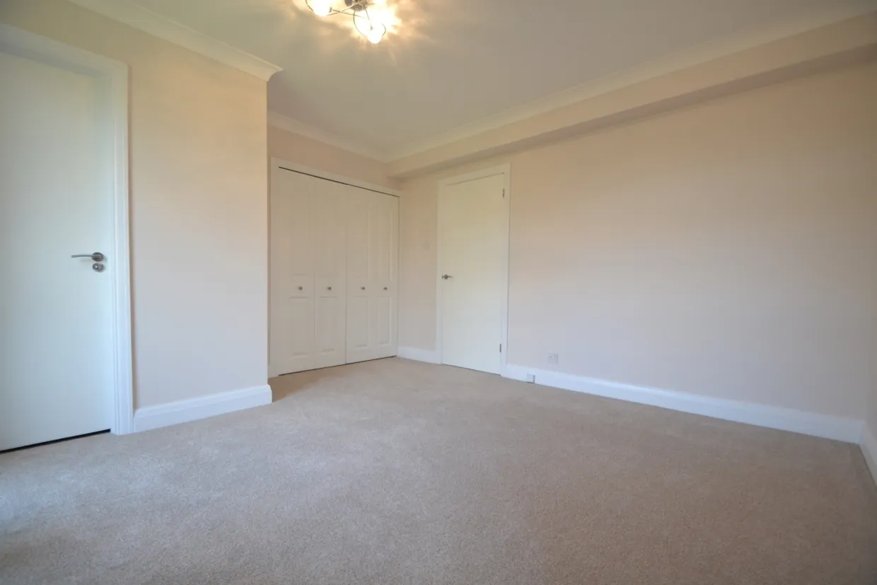 Grosvenor Drive Maidenhead SL6 photo 7