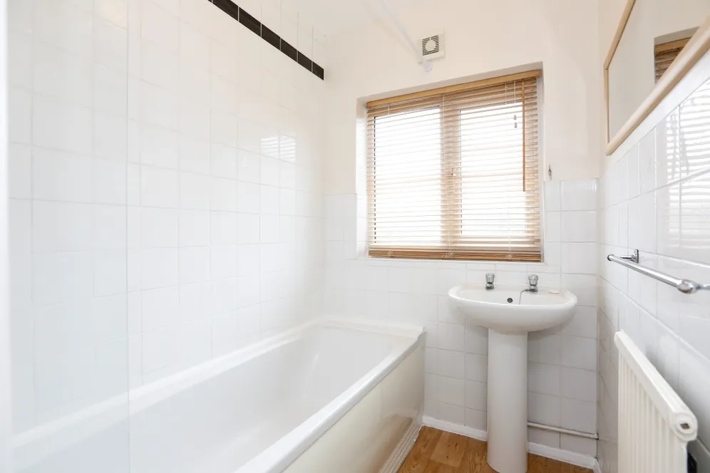 Tolworth Road Surbiton KT6 photo 9