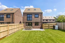 Medland Close Cranleigh GU6 photo 9