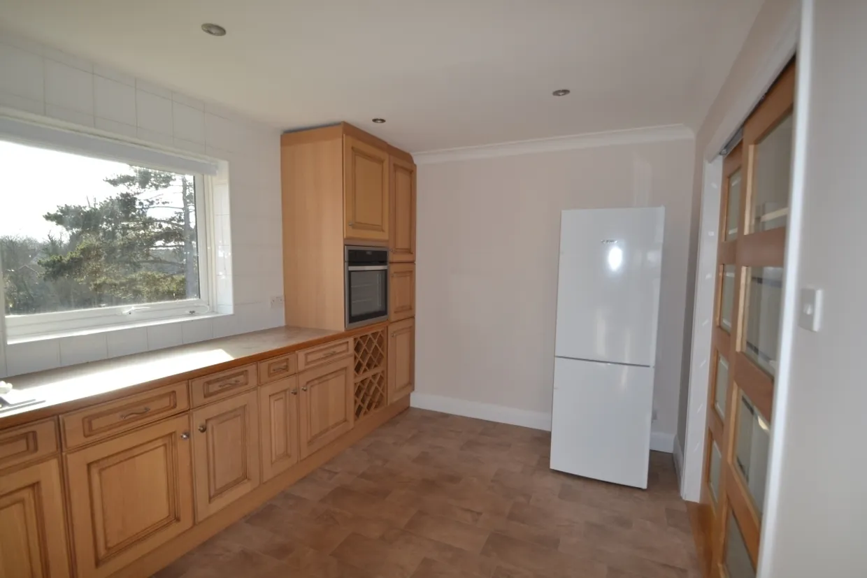 Grosvenor Drive Maidenhead SL6 photo 15
