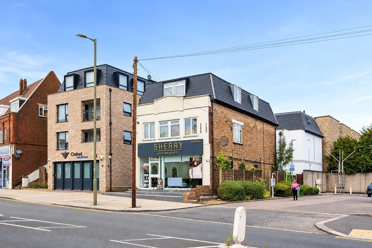 Dollis Road NW7 photo 11