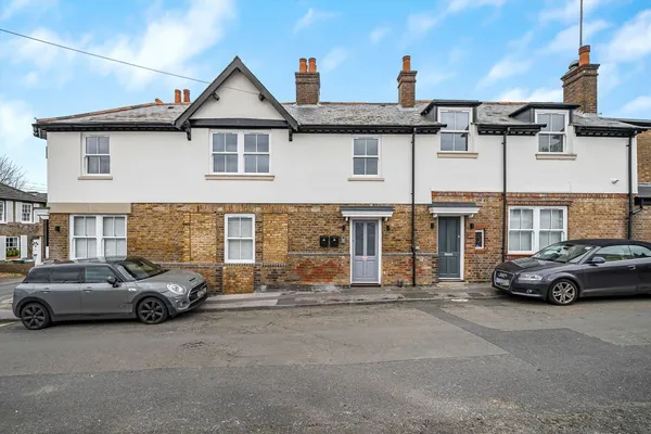 Cross Road, Weybridge, KT13 photo 1