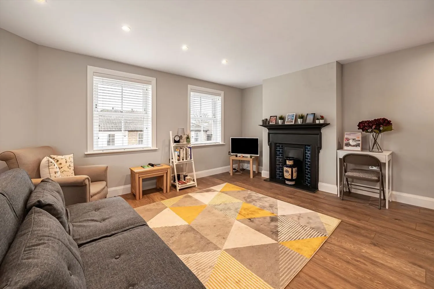 Cross Road, Weybridge, KT13 photo 2