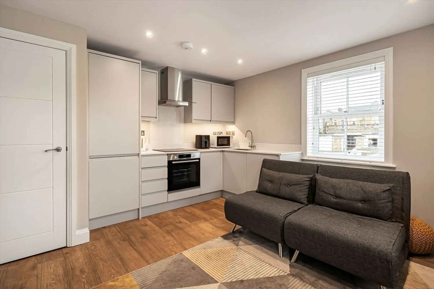 Cross Road, Weybridge, KT13 photo 3