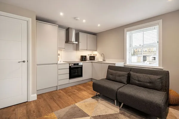 Cross Road, Weybridge, KT13 photo 3