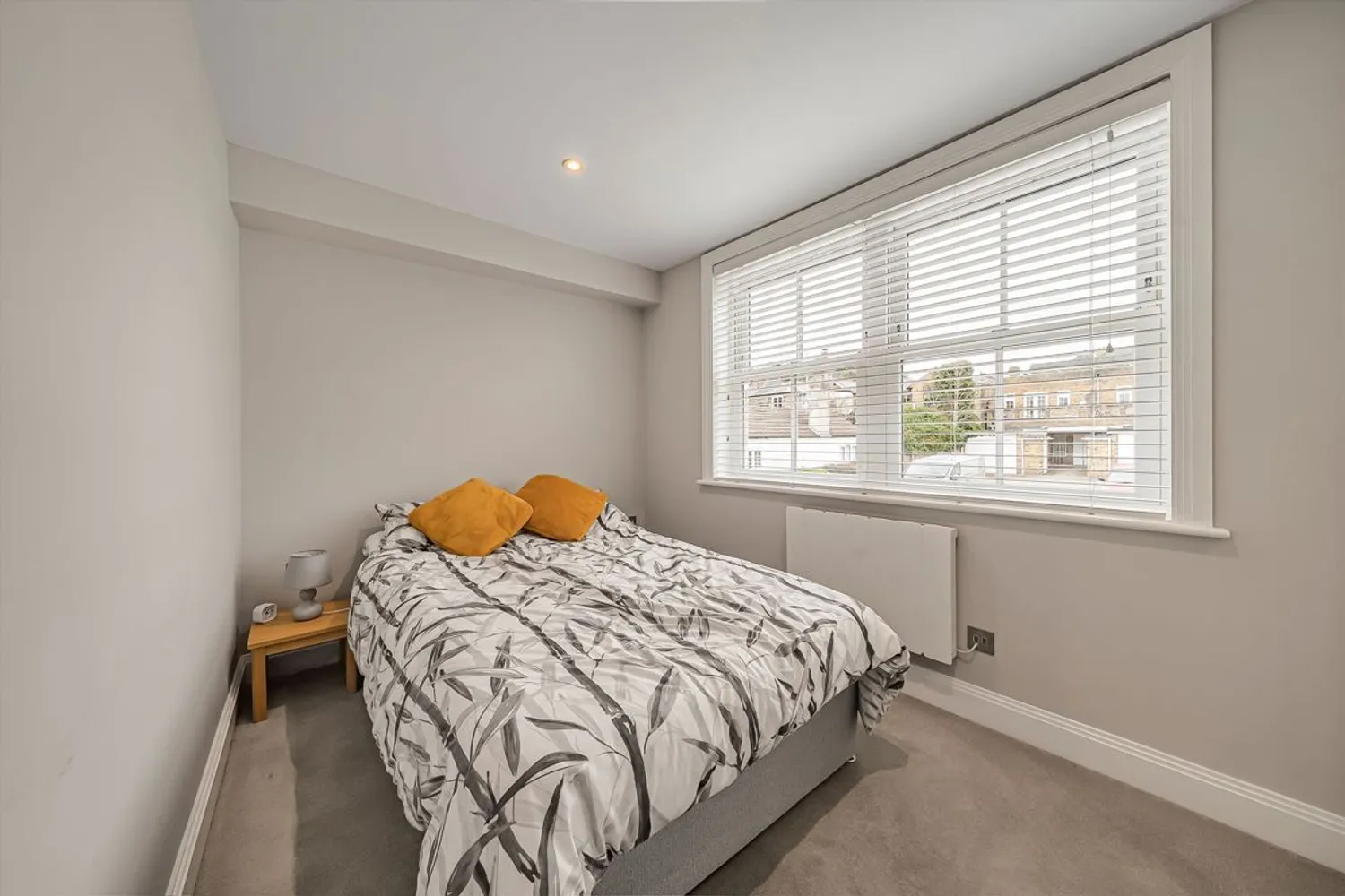Cross Road, Weybridge, KT13 photo 4