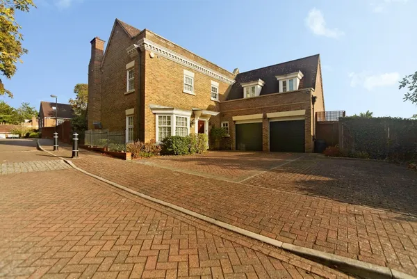Dickenswood Close, London, SE19