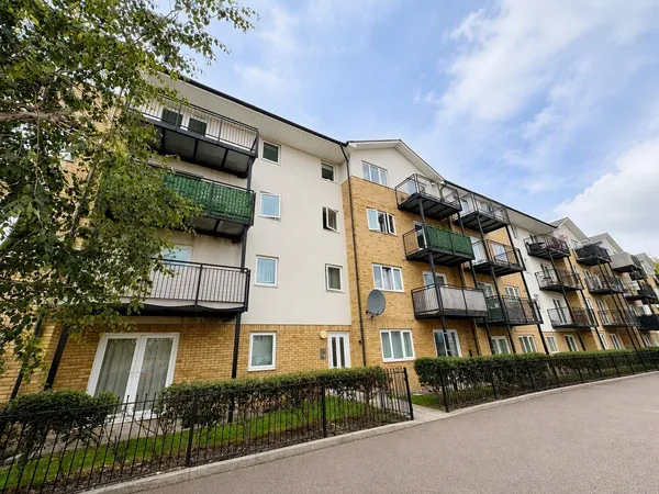 Sharps Court, SG4
