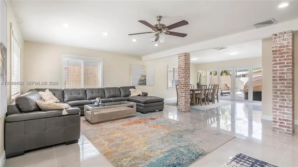 5211 NE 17th Ave, Fort Lauderdale, FL 33334