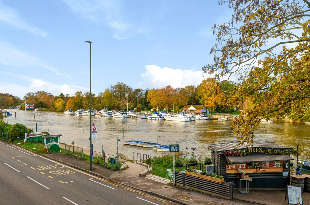 1 Bridge Road, East Molesey, KT8 photo 1