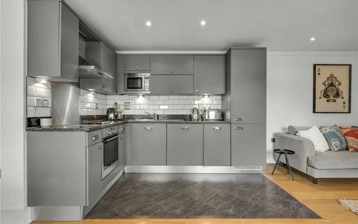 1 Bridge Road, East Molesey, KT8 photo 3