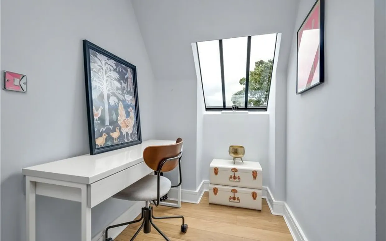 1 Bridge Road, East Molesey, KT8 photo 8