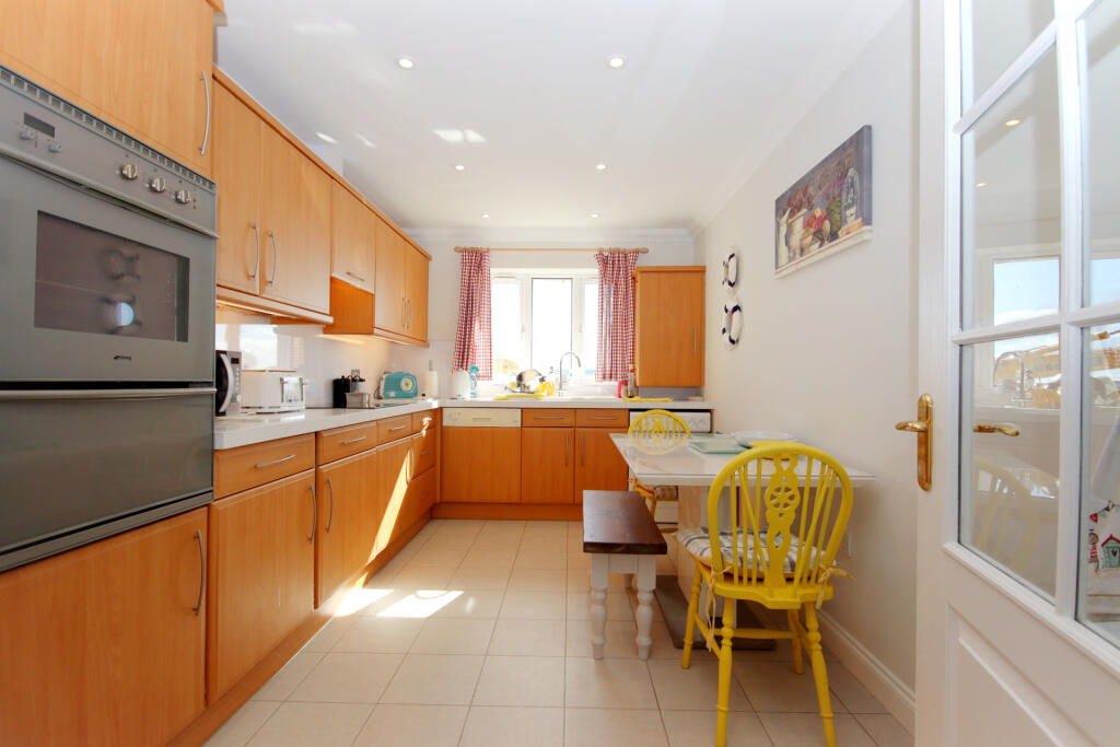 Hurst Road, Milford on Sea Image 4