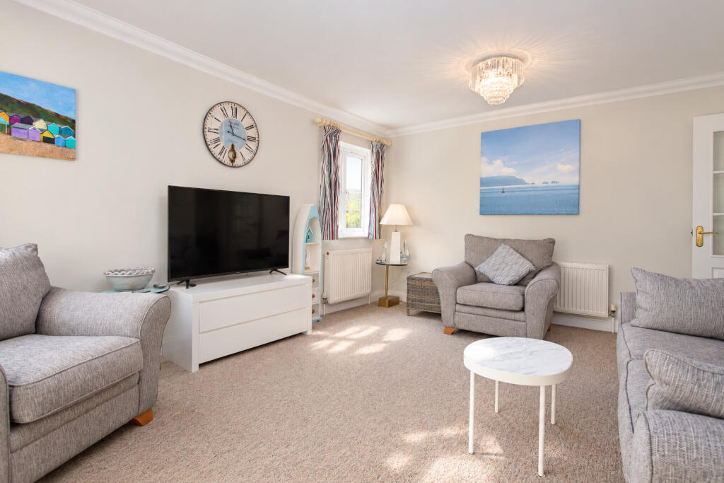 Hurst Road, Milford on Sea Image 12