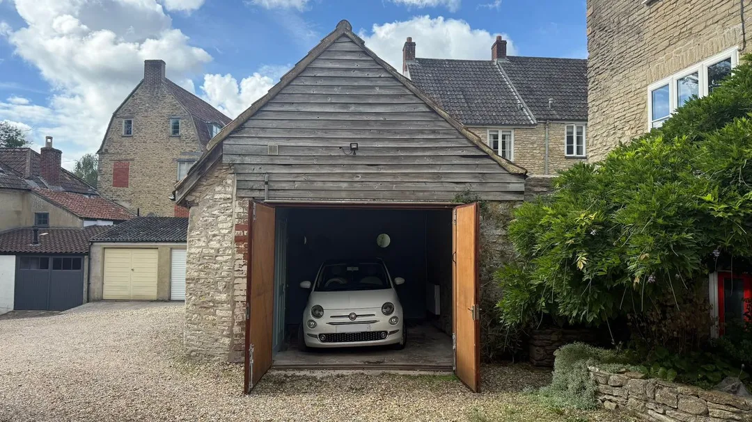 https://mr0.homeflow-assets.co.uk/files/photo/image/48369/0658/_x_/59514566.jpg