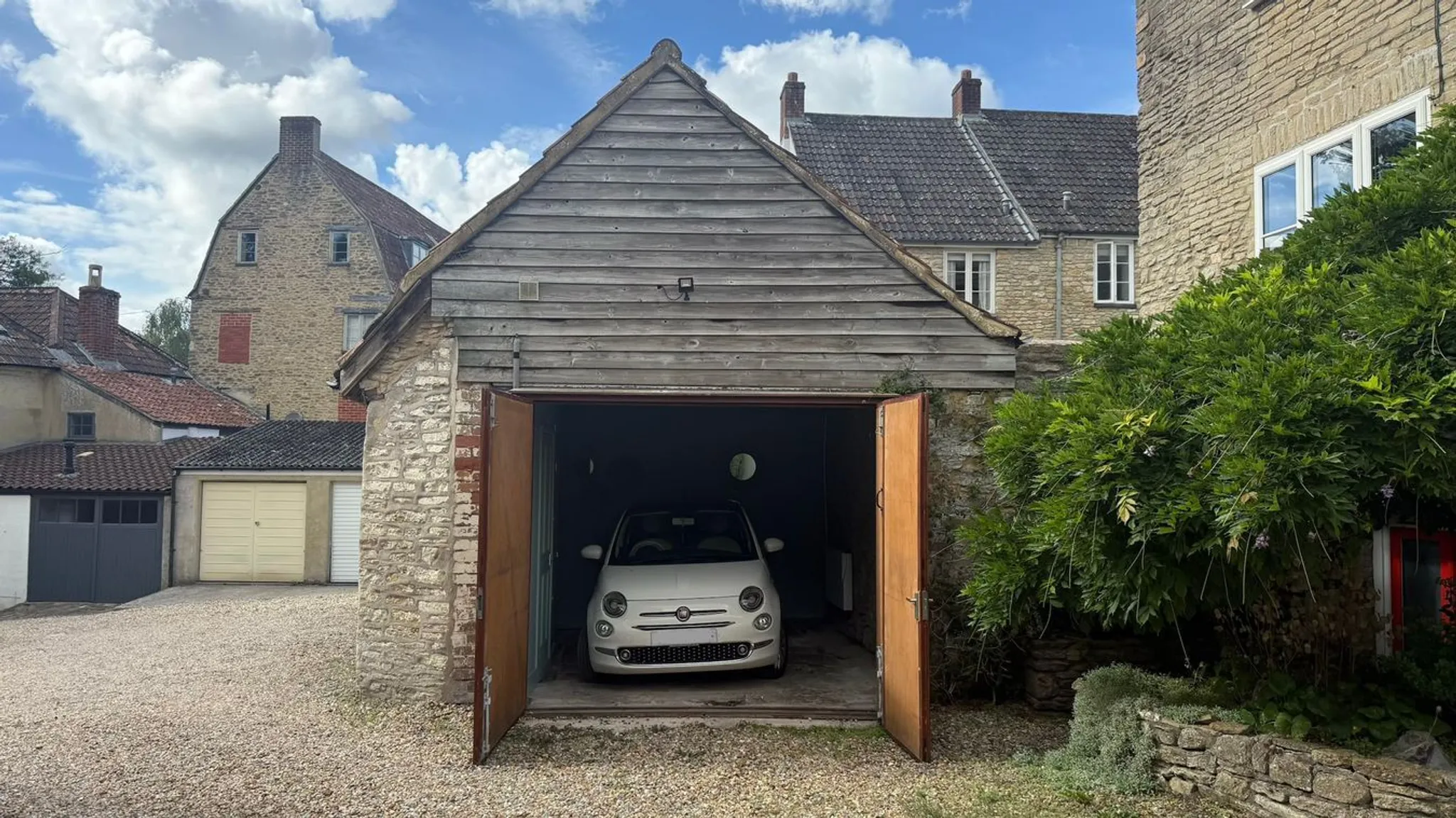 https://mr0.homeflow-assets.co.uk/files/photo/image/48369/0658/_x_/59514566.jpg
