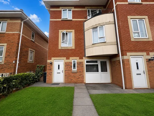 Central Park Drive, Hockley