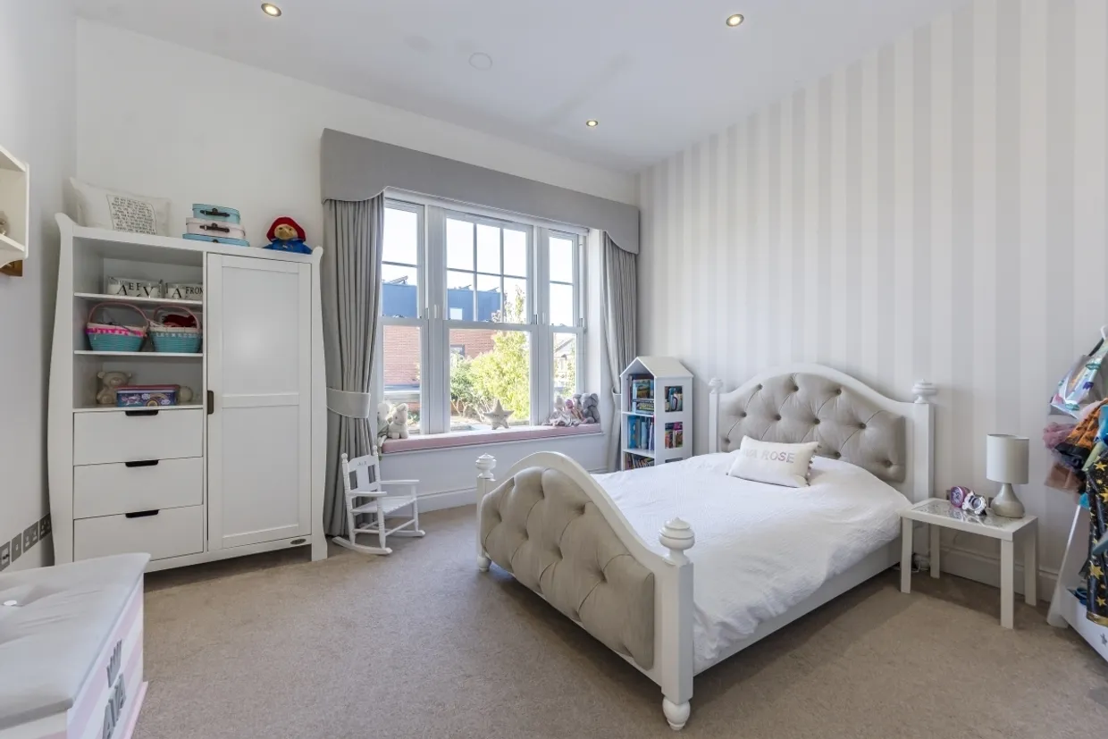 Coppetts Road London N10 photo 14