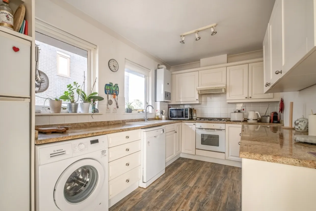 Warwick Drive London SW15 photo 5