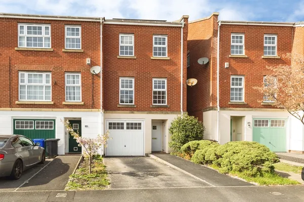 Thornway Drive, Ashton-under-Lyne, Gr...