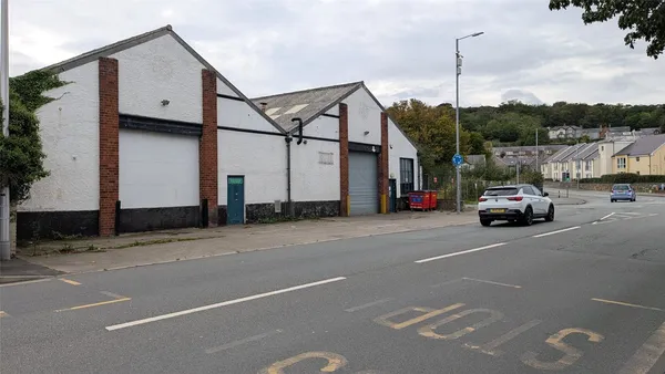 Beach Road, Bangor, Gwynedd, LL57