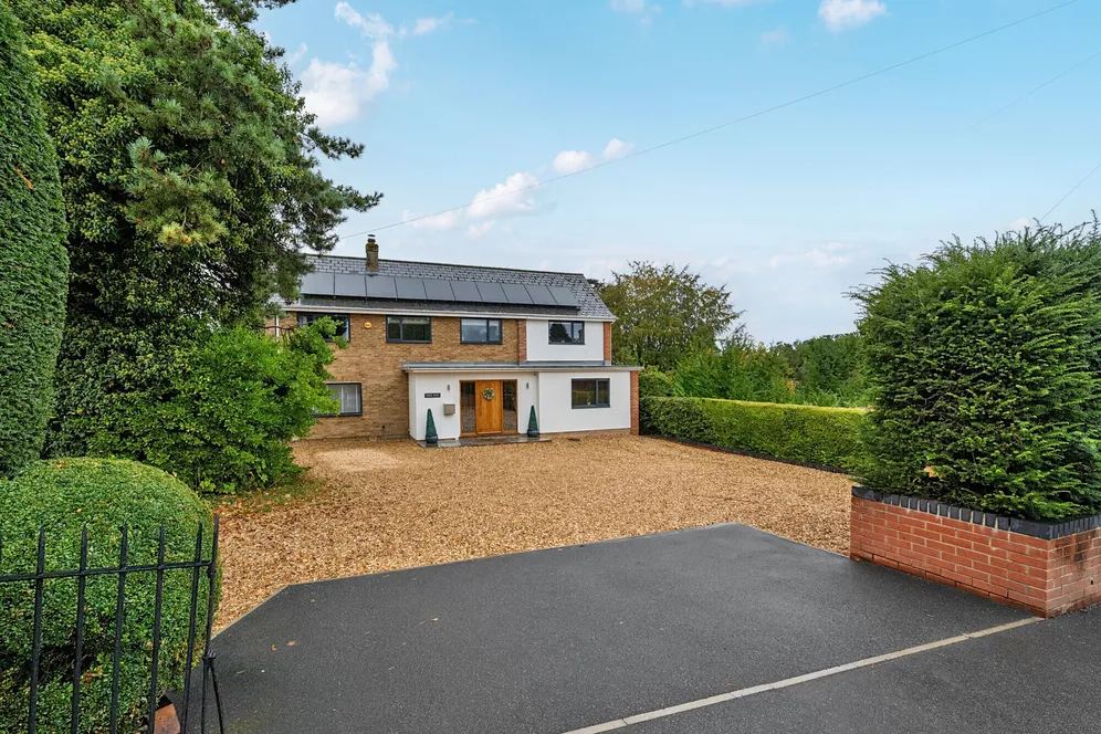 Salisbury Road, Marlborough, SN8 photo 17