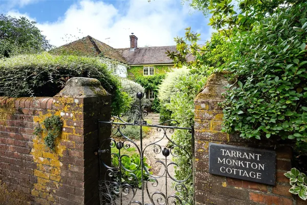 High Street, Tarrant Monkton, DT11 photo 36
