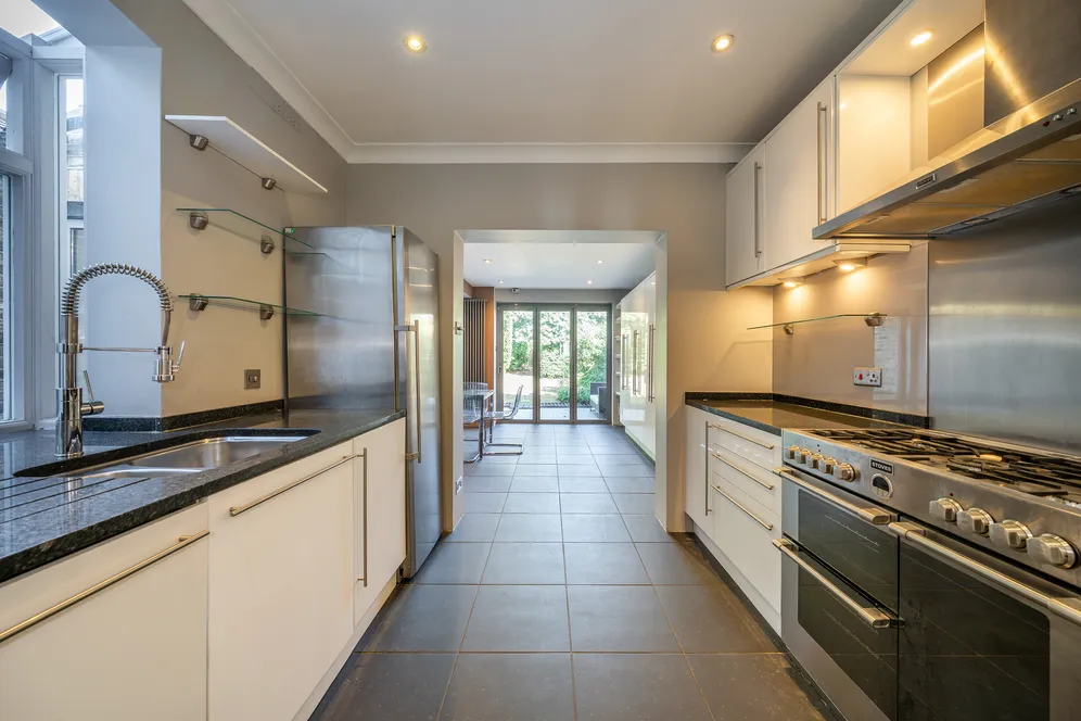 Lillieshall Road, London, SW4 photo 5