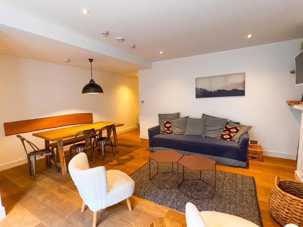 Flat 1, Comeragh Road, London Image 6