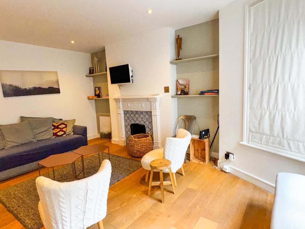 Flat 1, Comeragh Road, London Image 9