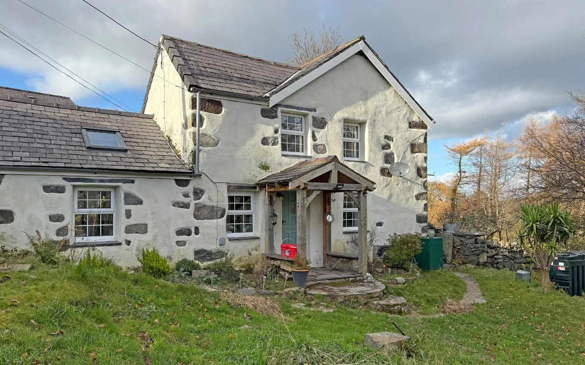 Mur Mawr, Llanberis, Caernarfon, Gwynedd, LL55