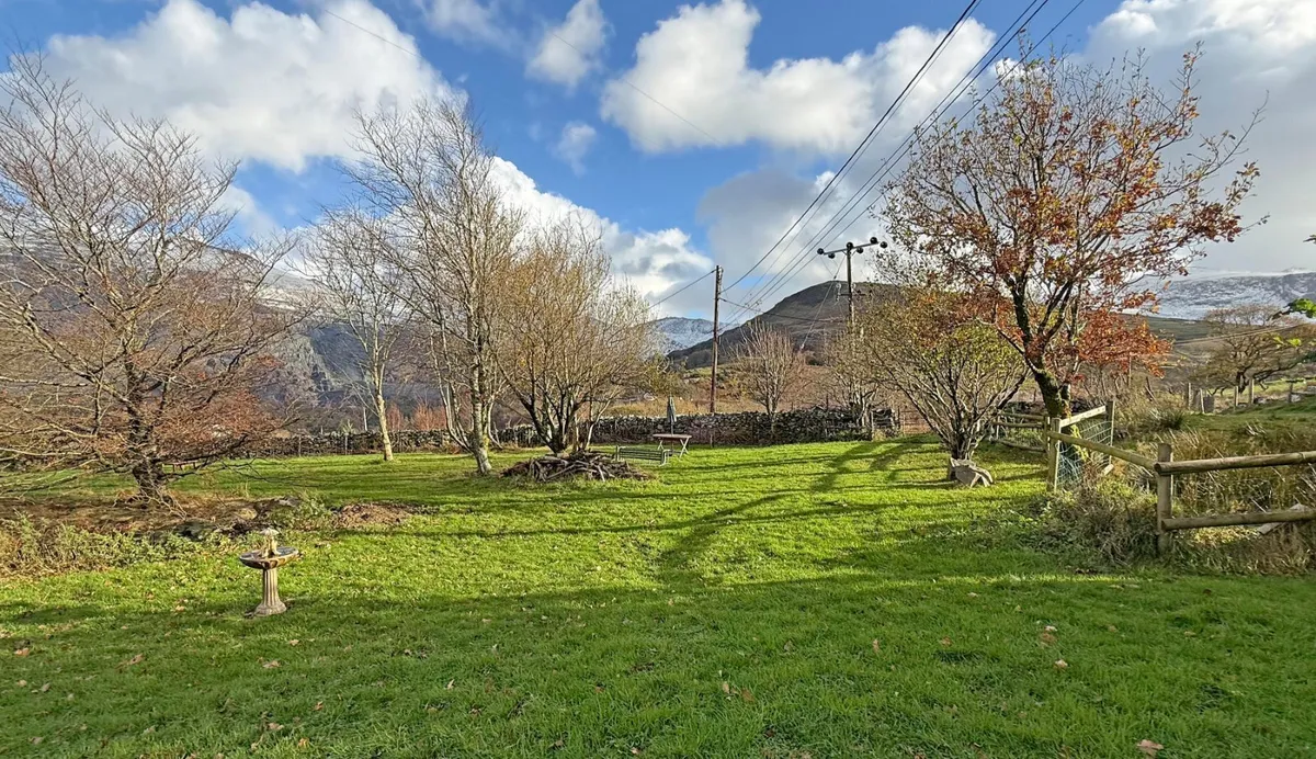 Mur Mawr, Llanberis, Caernarfon, Gwynedd, LL55