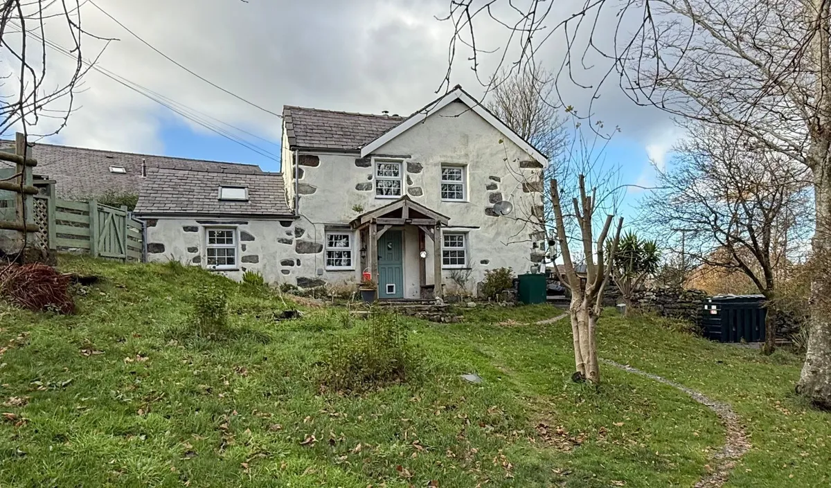 Mur Mawr, Llanberis, Caernarfon, Gwynedd, LL55