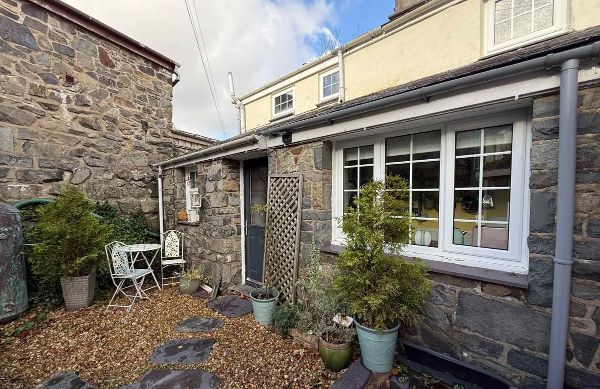 Mur Mawr, Llanberis, Caernarfon, Gwynedd, LL55