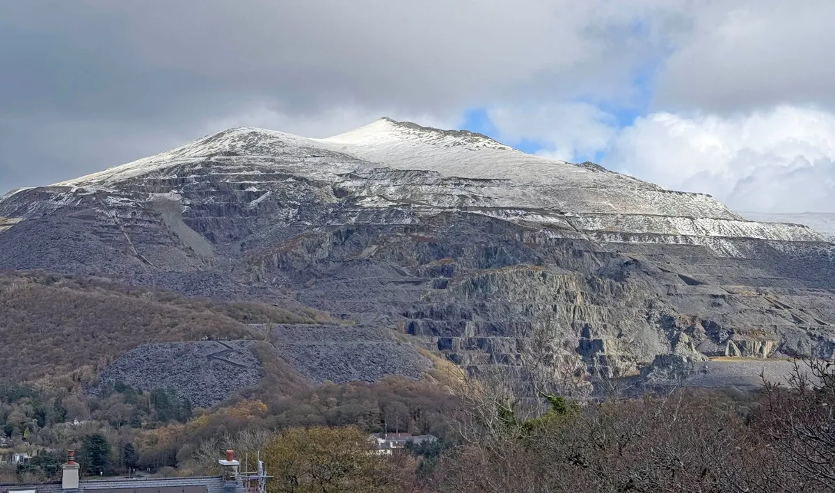 Mur Mawr, Llanberis, Caernarfon, Gwynedd, LL55