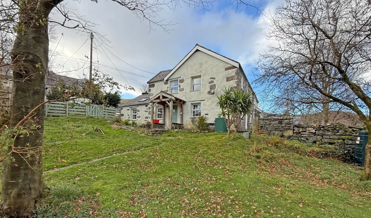 Mur Mawr, Llanberis, Caernarfon, Gwynedd, LL55