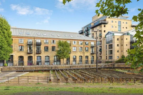 Burrells Wharf Square, London, E14