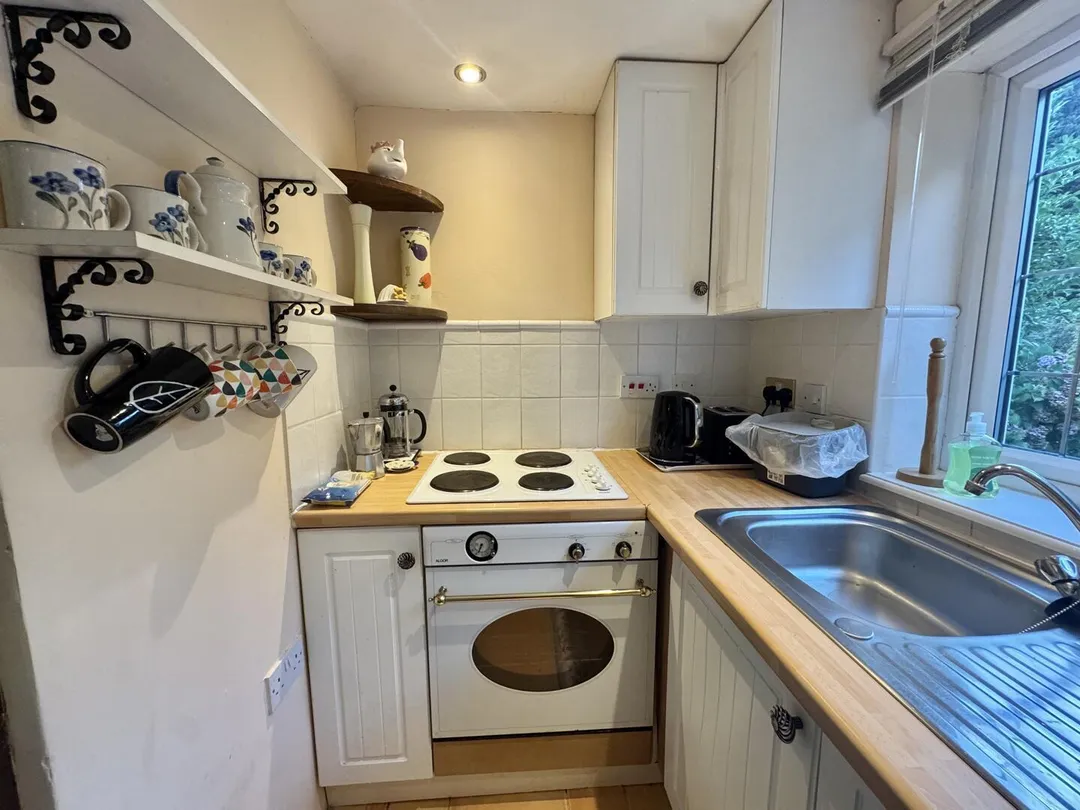 https://mr0.homeflow-assets.co.uk/files/photo/image/48379/1082/_x_/QR2qR6kB7kmnqR01-iqsUQ.jpg