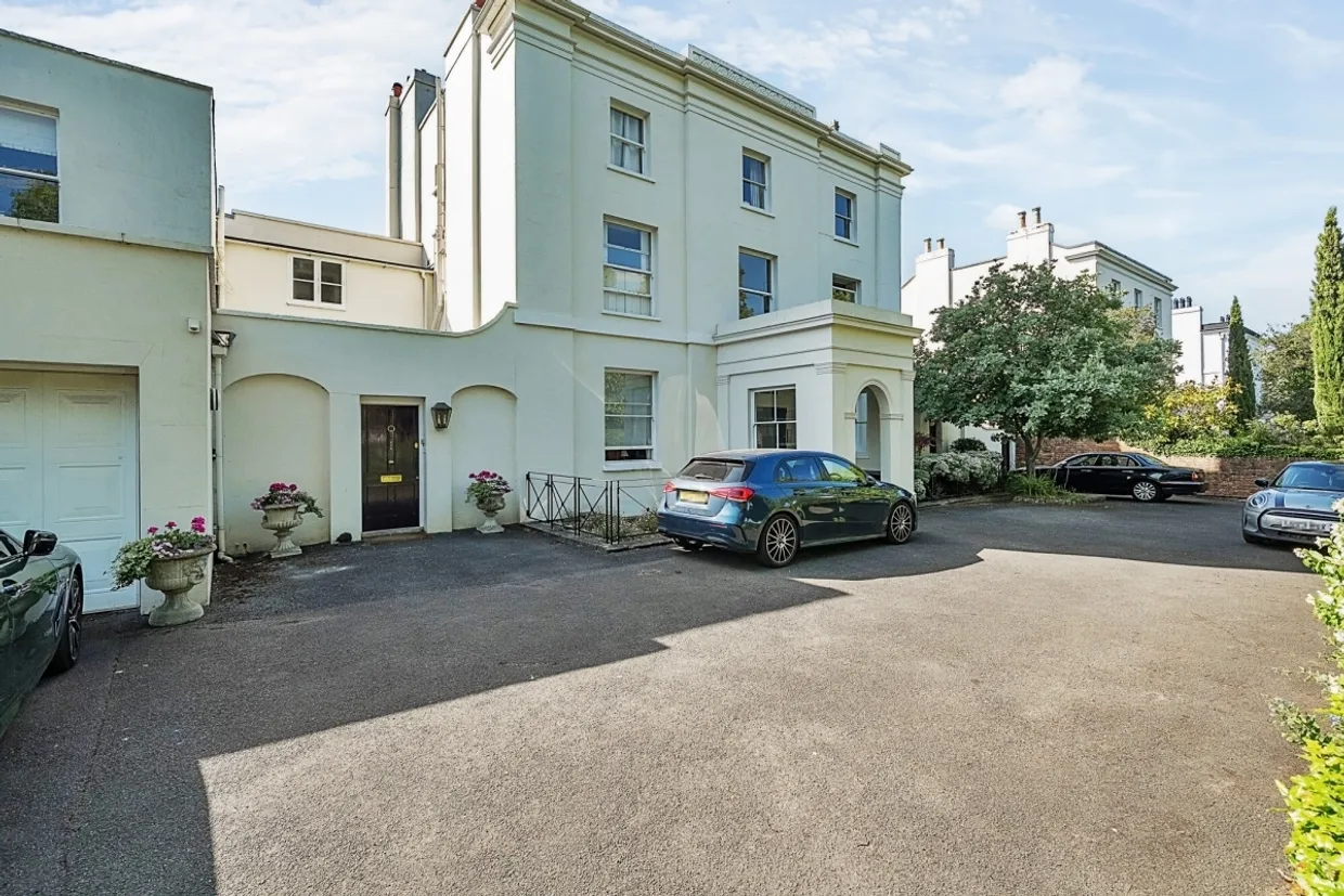 5 Montpellier Parade Cheltenham GL50 photo 2