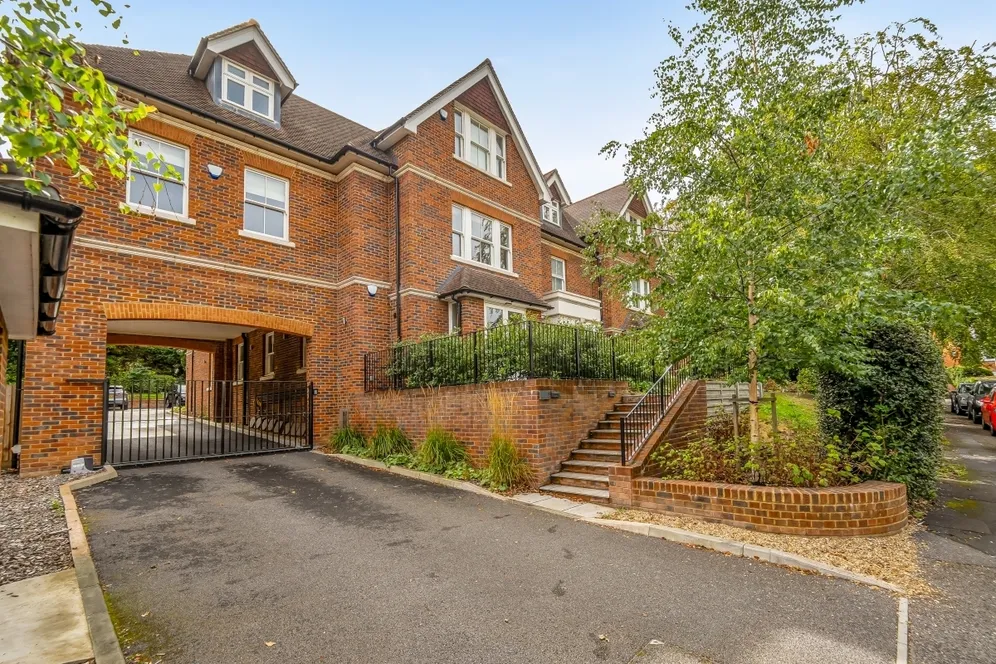 Blanford Road Reigate RH2 photo 9