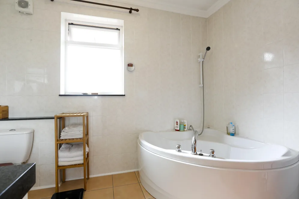 Ballard Close, KT2 photo 10