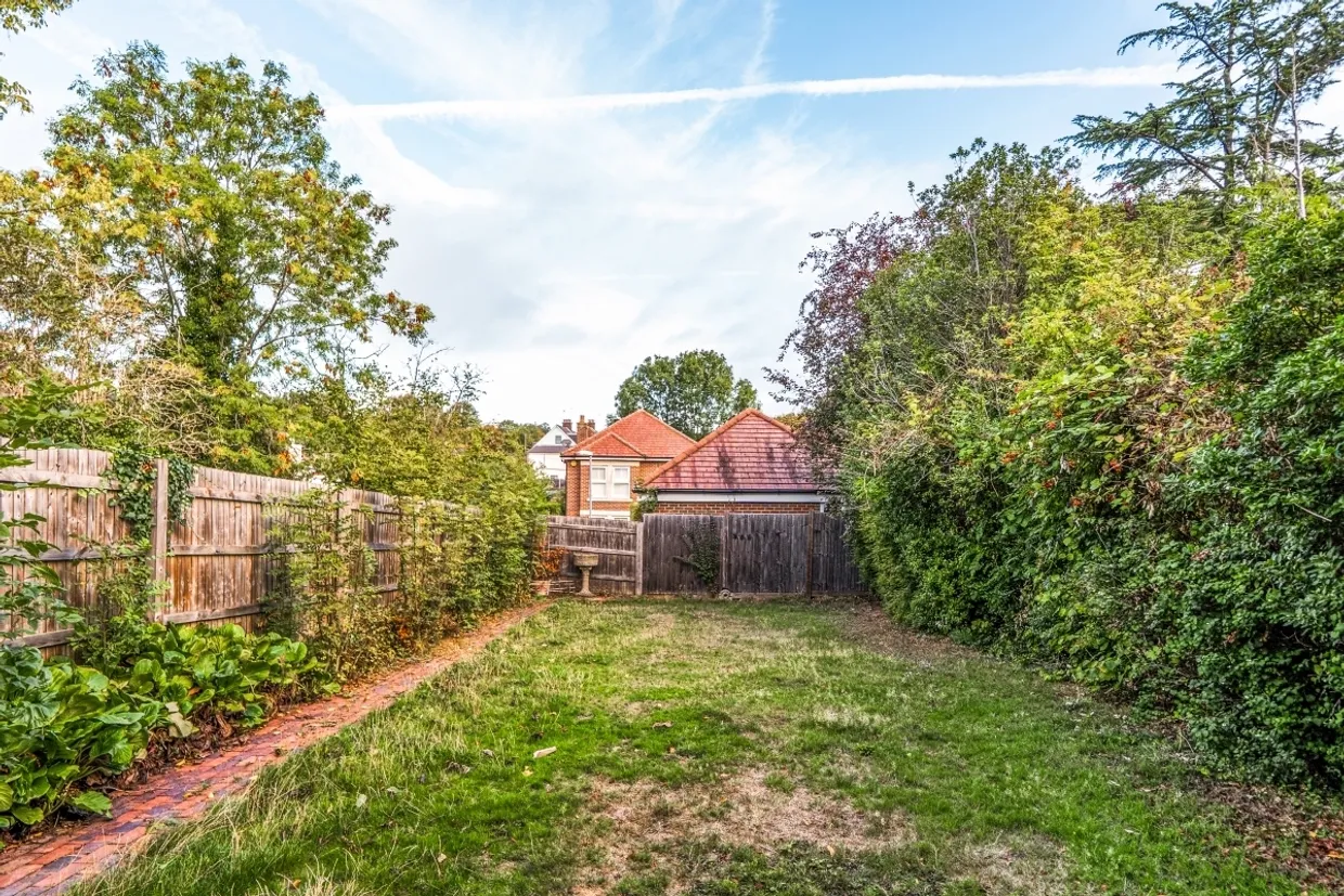 Hemington Avenue Barnet N11 photo 28