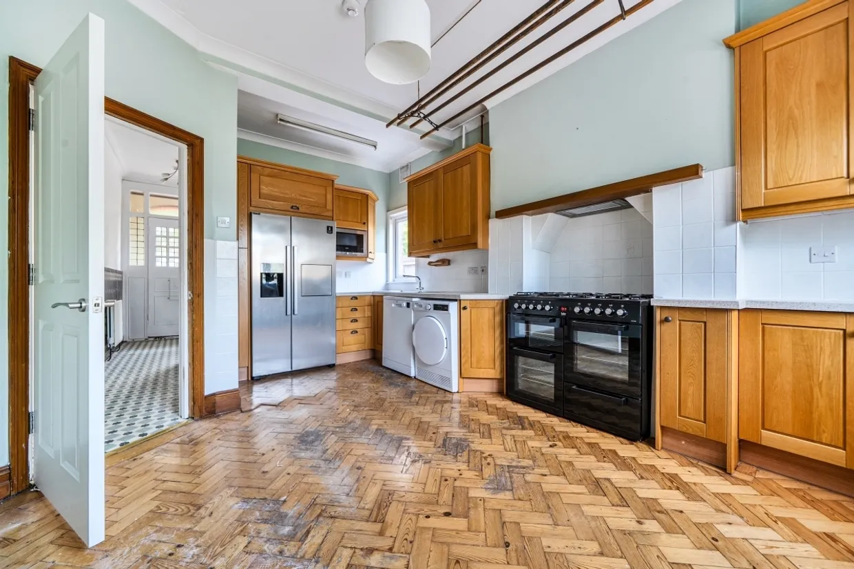 Hemington Avenue Barnet N11 photo 4