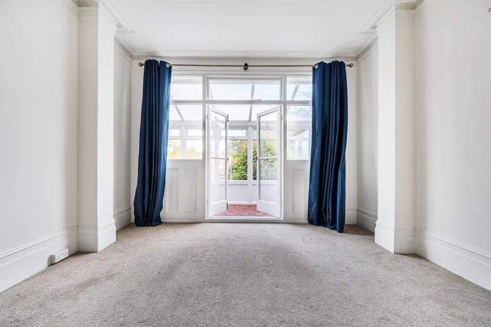 Hemington Avenue Barnet N11 photo 12
