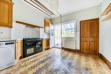 Hemington Avenue Barnet N11 photo 7