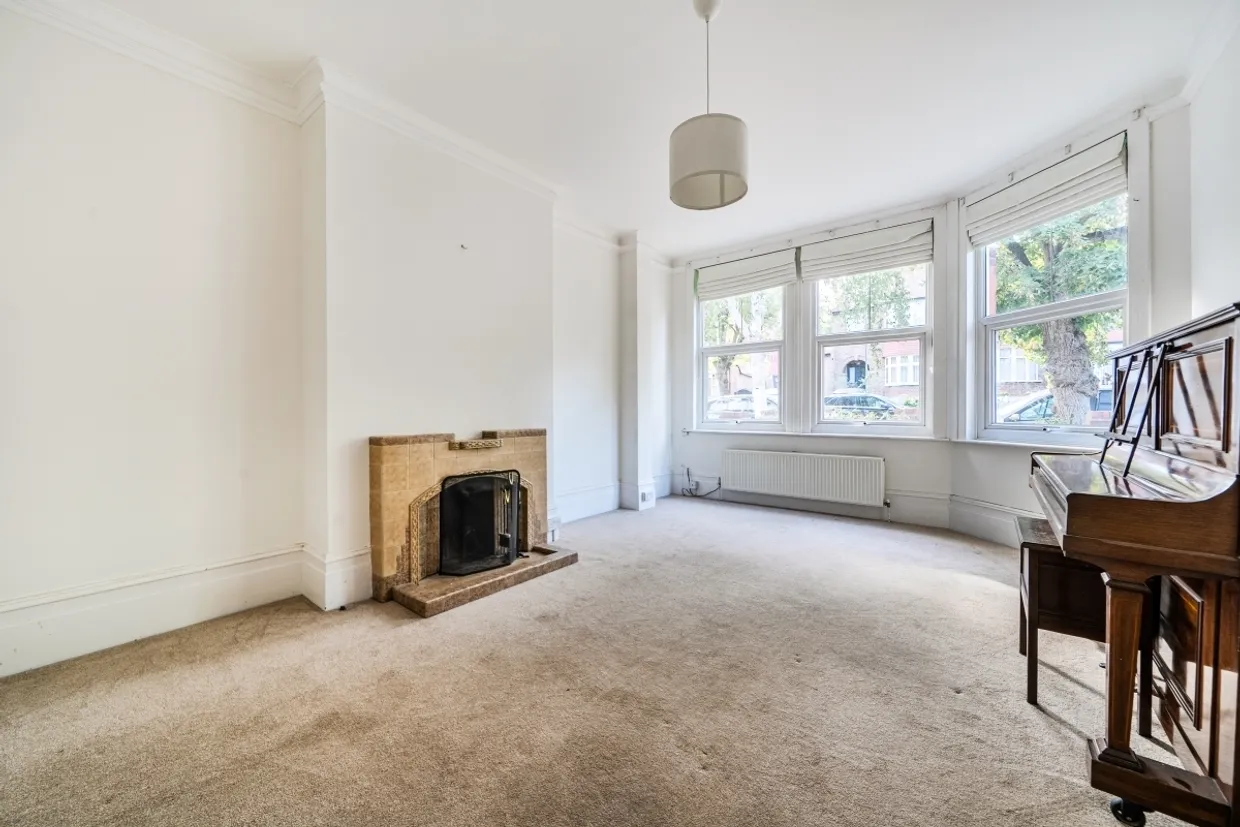 Hemington Avenue Barnet N11 photo 8