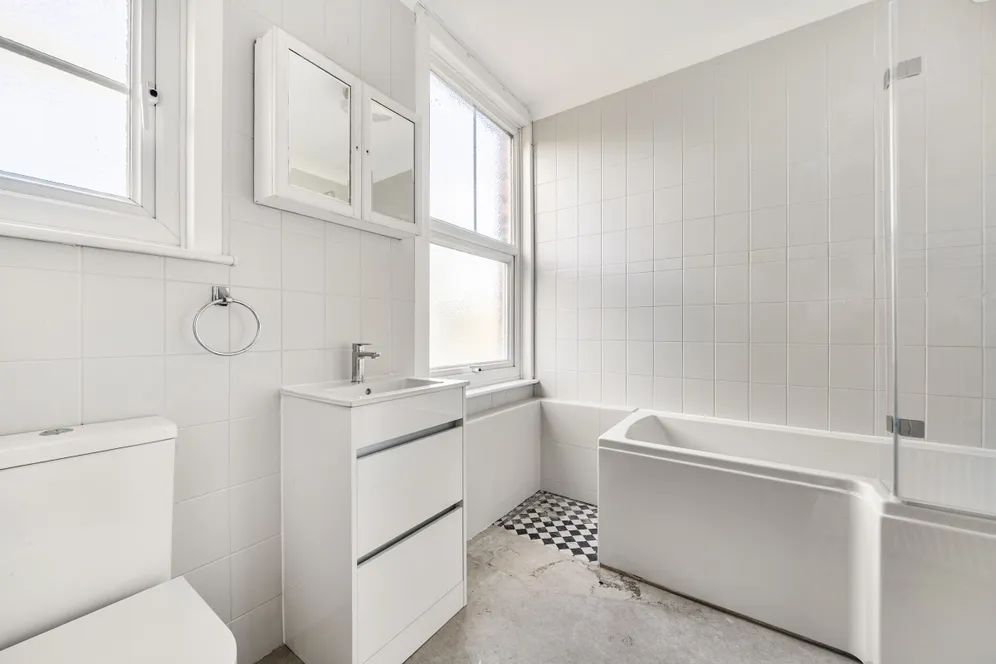 Hemington Avenue Barnet N11 photo 16