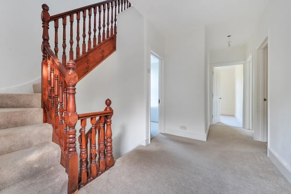 Hemington Avenue Barnet N11 photo 23